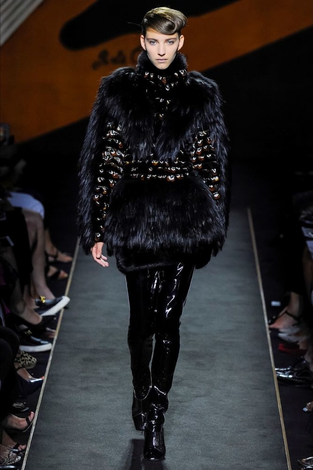 الفرو الراقي على طريقة دار Fendi