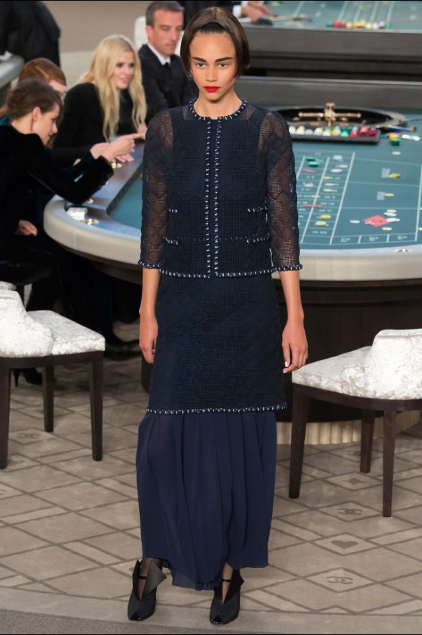 شانيل تقتحم الموضة الراقية للأسود والأبيض