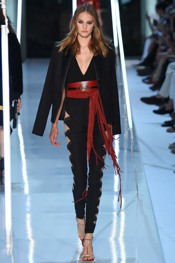 أناقة الشراريب والفرو مع Alexander Vauthier