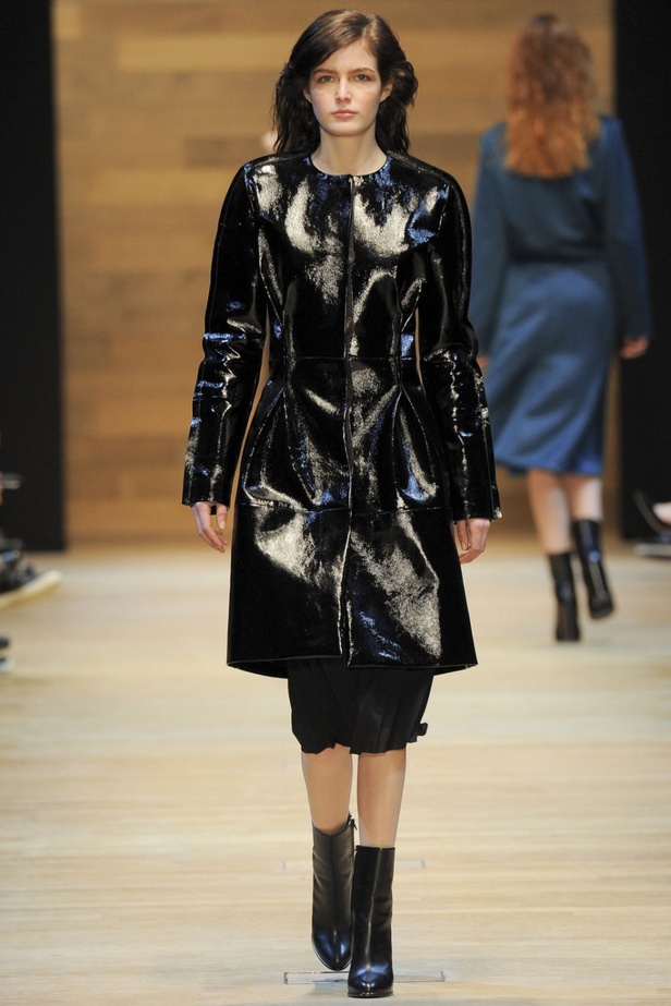 Guy Laroche قصات عسكرية بأسلوب أنثوي