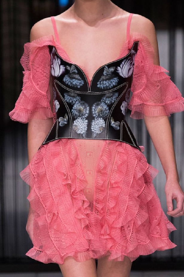 مجموعة الكسندر ماكوين لخريف وشتاء 2016