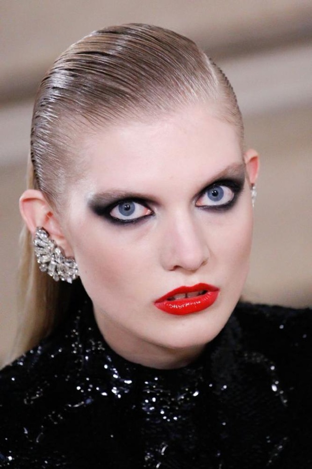 عرض سان لوران لخريف وشتاء 2016-2017