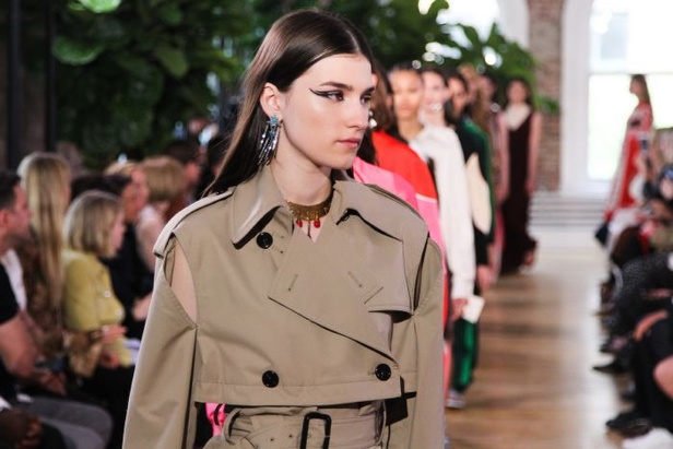 بالصور مجموعة ازياء فالنتينو ريزورت 2018