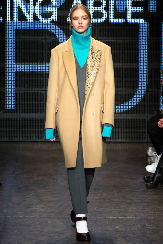 DKNY تصاميم عصرية مع طابع ذكوري