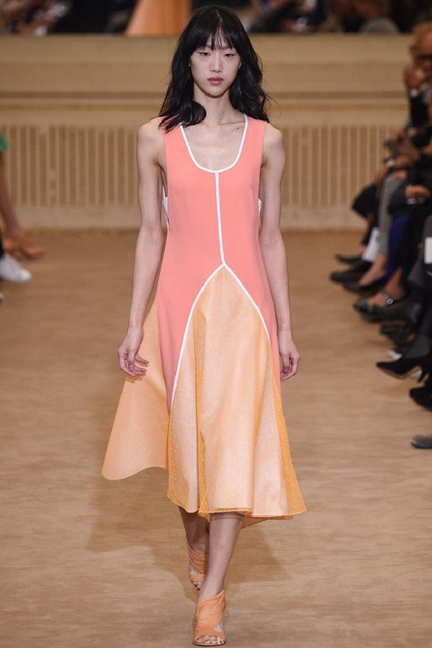 مجموعة Roland Mouret لربيع و صيف 2016