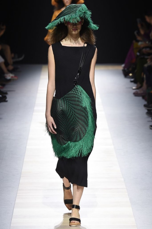 مجموعة Issey Miyake لربيع و صيف 2016