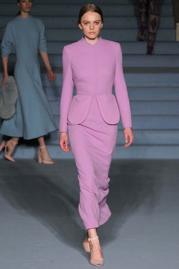 مجموعة Emilia Wickstead.. شتاء بألوان الربيع! 