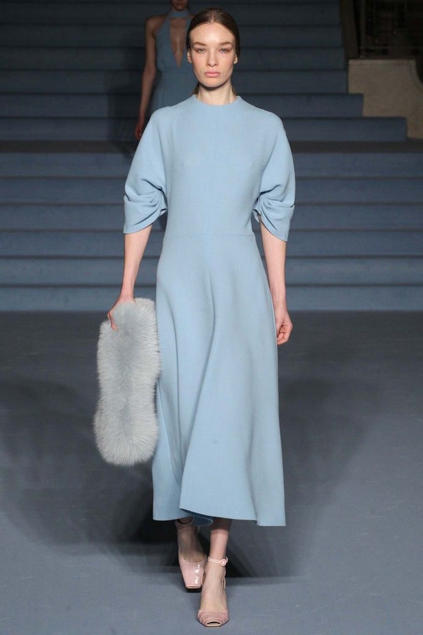 مجموعة Emilia Wickstead.. شتاء بألوان الربيع! 