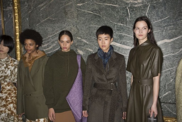 عرض أزياء Victoria Beckham لخريف وشتاء 2018 !