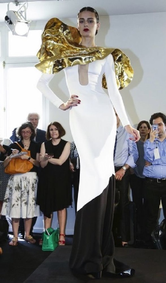 Stephane Rolland بين التكرار والمبالغة