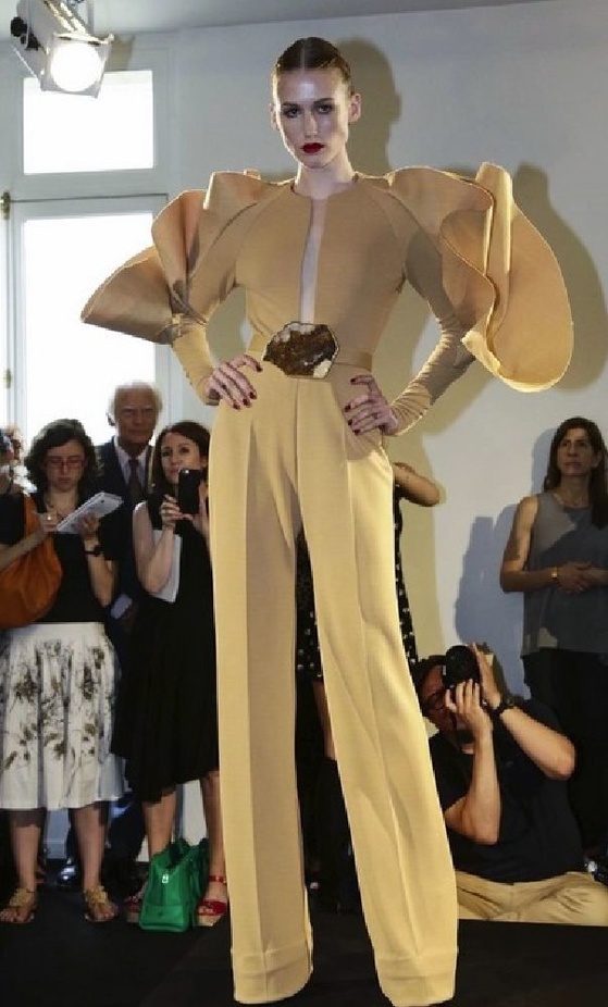 Stephane Rolland بين التكرار والمبالغة