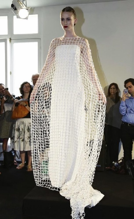 Stephane Rolland بين التكرار والمبالغة