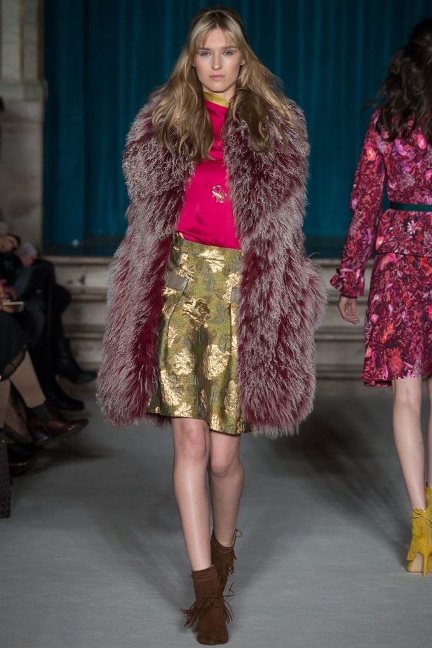 ماثيو وليامسون: لمسة من الأناقة والتداخلات اللونية المبتكرة