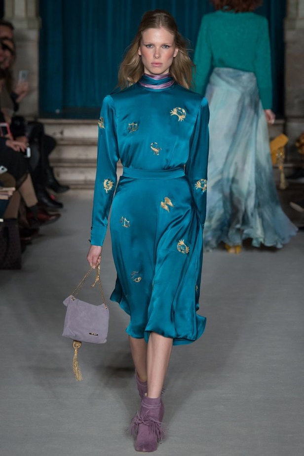 ماثيو وليامسون: لمسة من الأناقة والتداخلات اللونية المبتكرة