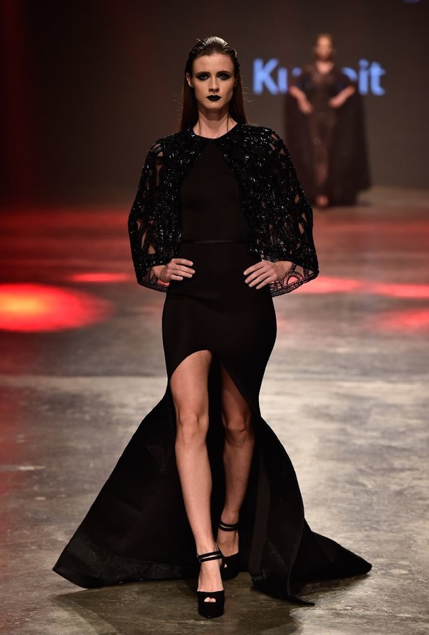 عرض ازياء Yousef El Jasmi لربيع و صيف 2016 