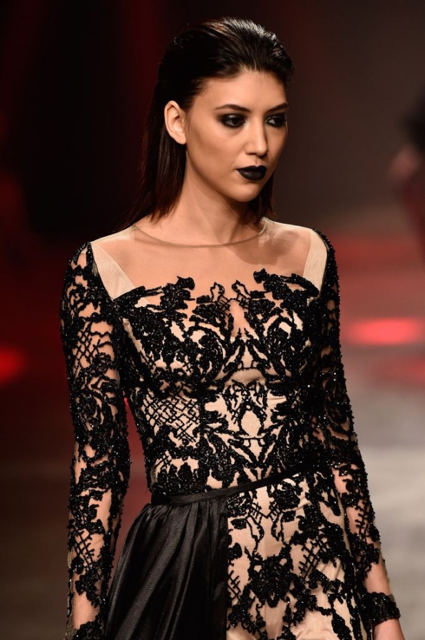 عرض ازياء Yousef El Jasmi لربيع و صيف 2016 