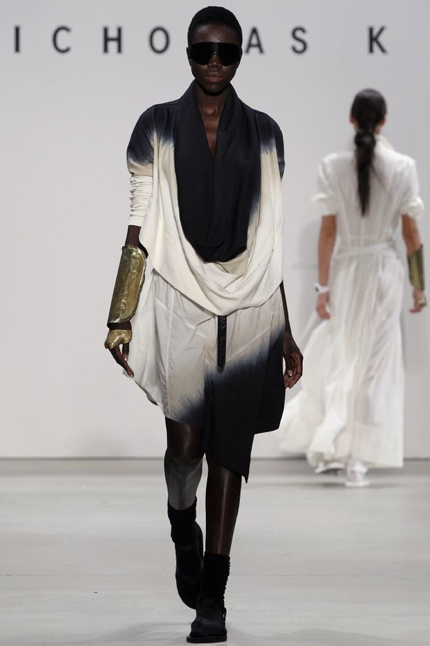 Nicholas K يعود بنا الى الطابع القبلي 