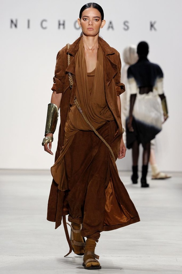 Nicholas K يعود بنا الى الطابع القبلي 