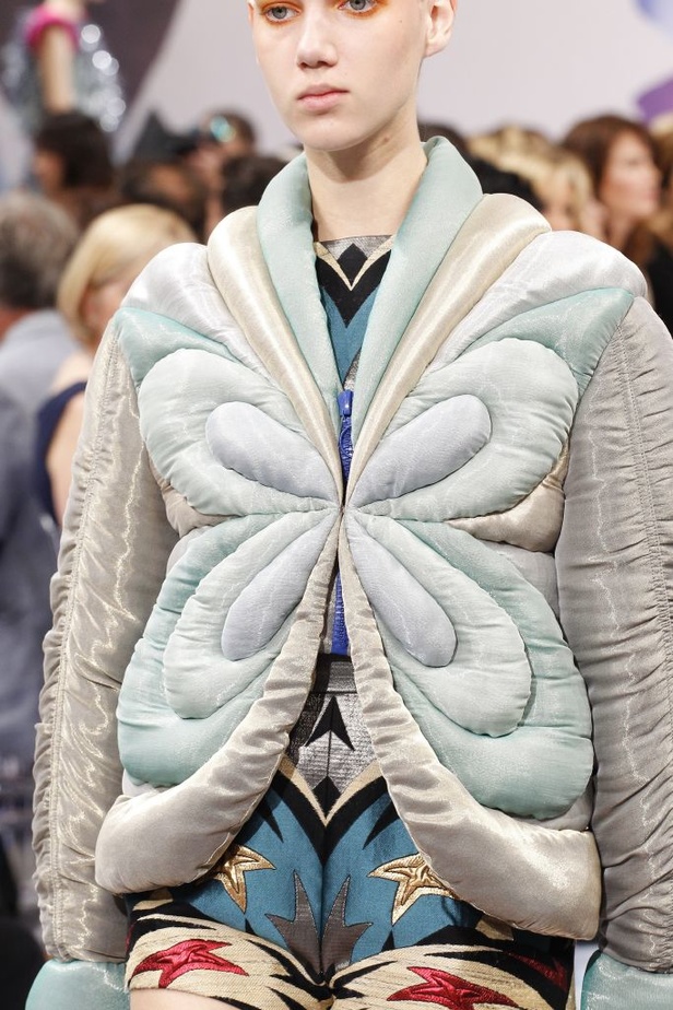 اجواء ساحرة في مجموعة دار ازياء Schiaparelli