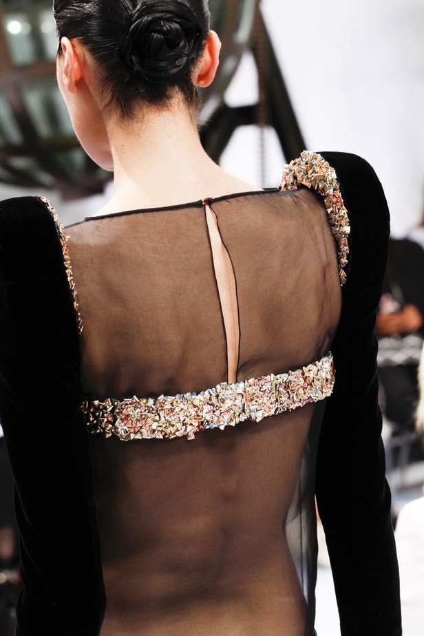 اجواء ساحرة في مجموعة دار ازياء Schiaparelli