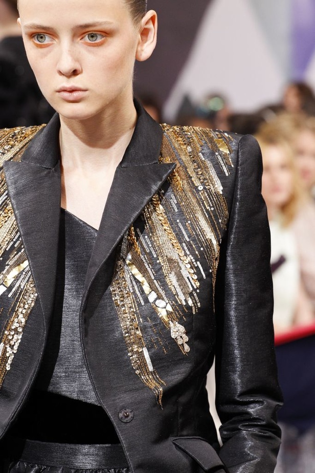 اجواء ساحرة في مجموعة دار ازياء Schiaparelli