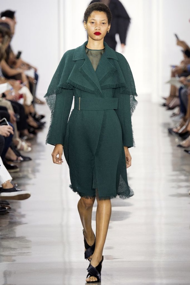 أنوثة وعصرية مبهرة في عرض ناجح لـJason Wu