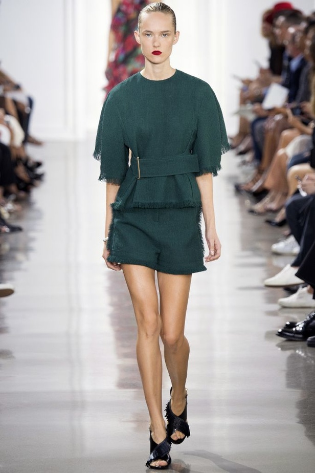 أنوثة وعصرية مبهرة في عرض ناجح لـJason Wu