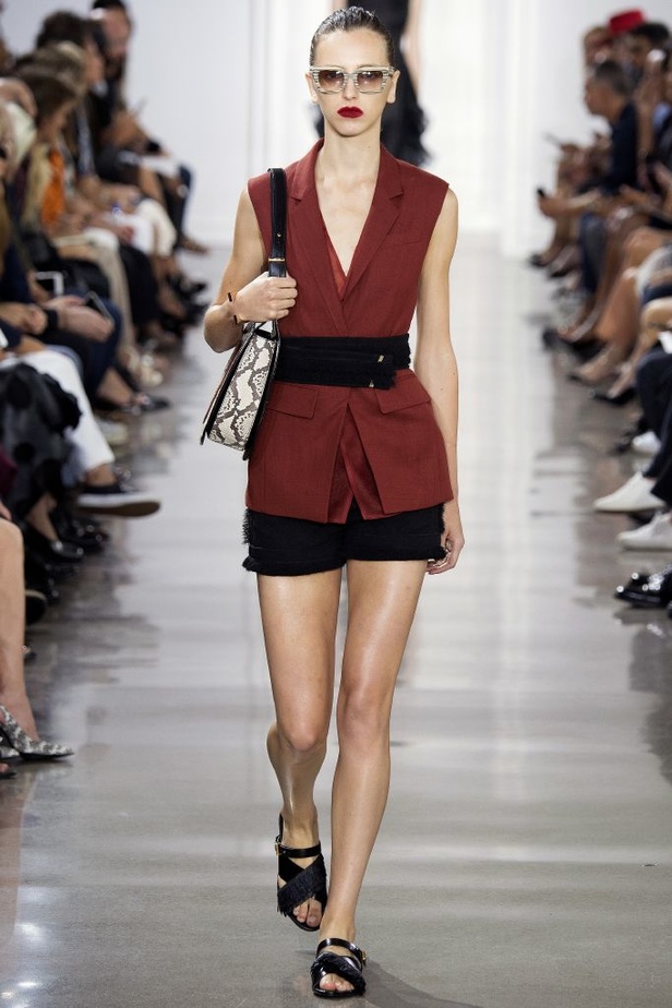 أنوثة وعصرية مبهرة في عرض ناجح لـJason Wu