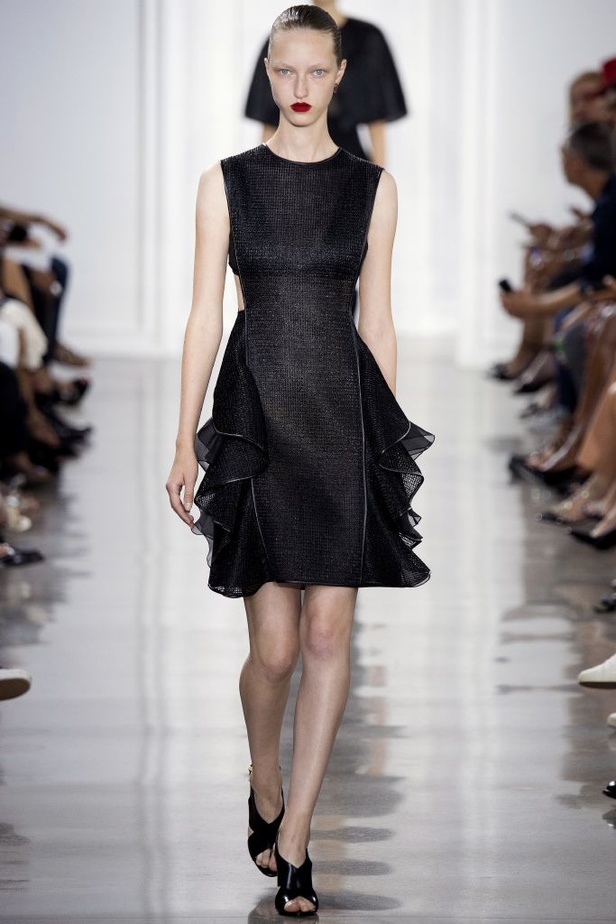 أنوثة وعصرية مبهرة في عرض ناجح لـJason Wu