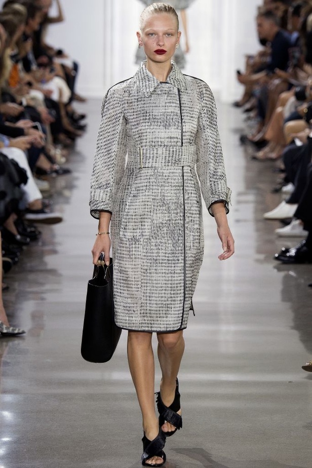 أنوثة وعصرية مبهرة في عرض ناجح لـJason Wu