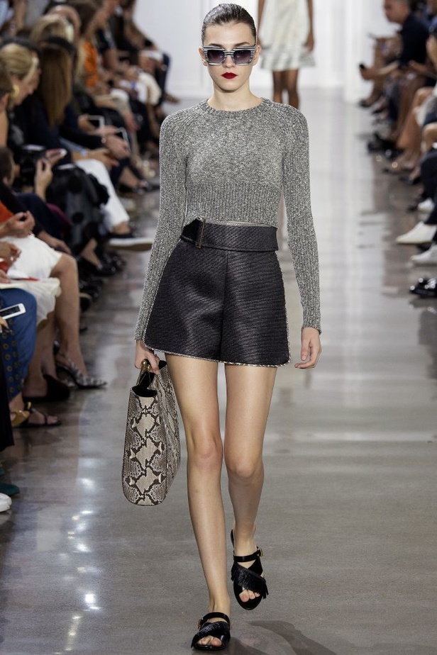 أنوثة وعصرية مبهرة في عرض ناجح لـJason Wu