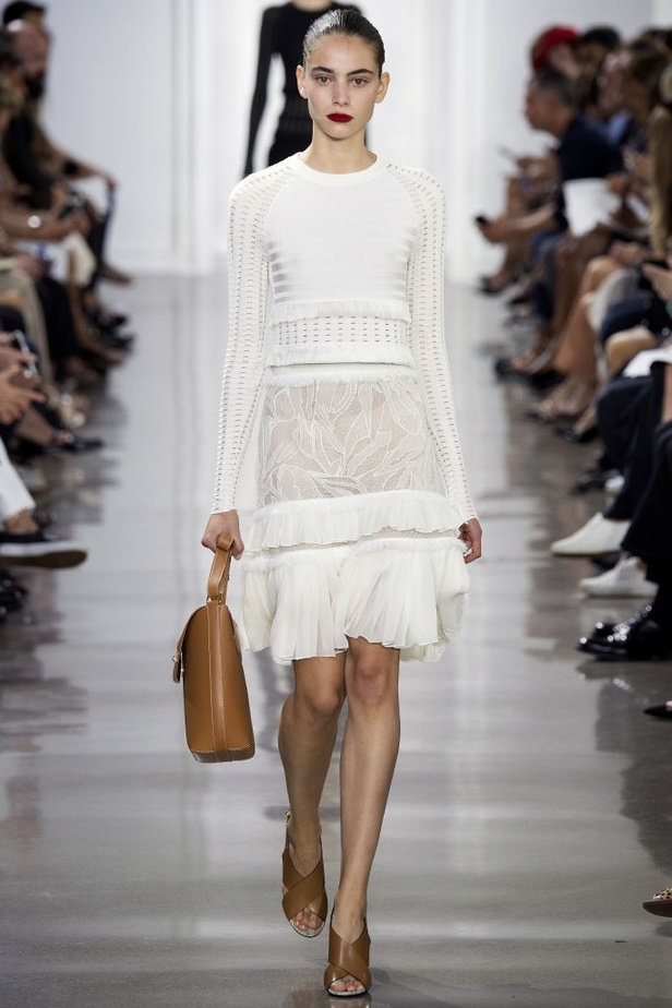 أنوثة وعصرية مبهرة في عرض ناجح لـJason Wu