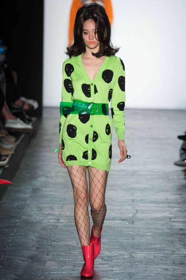 رحلة فكاهية وملونة في عالم Jeremy Scott الخاص!