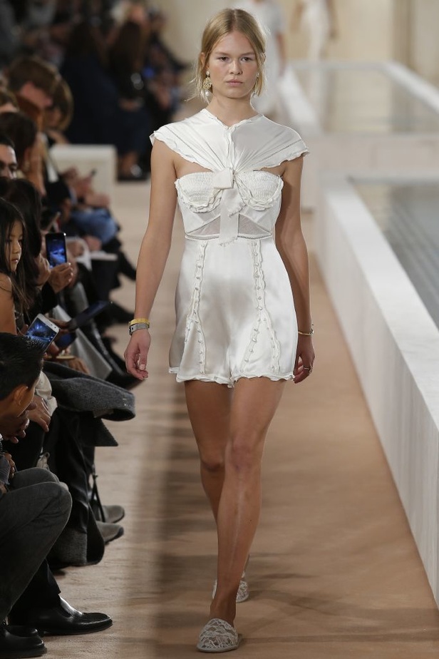 مجموعة Balenciaga لربيع و صيف 2016