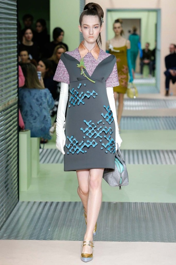 برادا: قصات غريبة وألوان الباستيل الهادئة