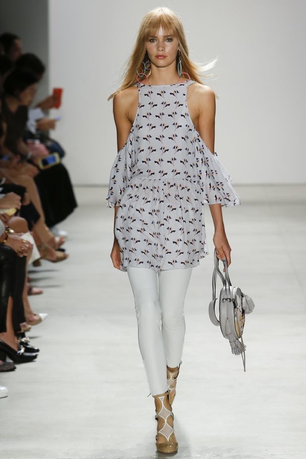 عرض Rebecca Minkoff بين الرومنسية و التمرّد 