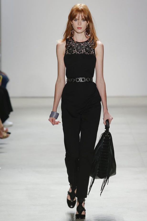 عرض Rebecca Minkoff بين الرومنسية و التمرّد 