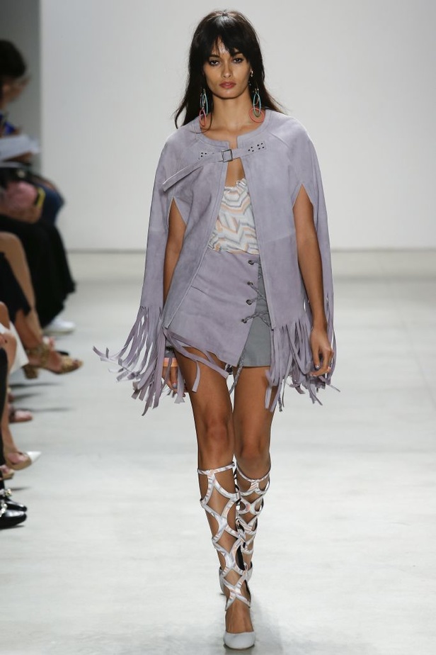 عرض Rebecca Minkoff بين الرومنسية و التمرّد 