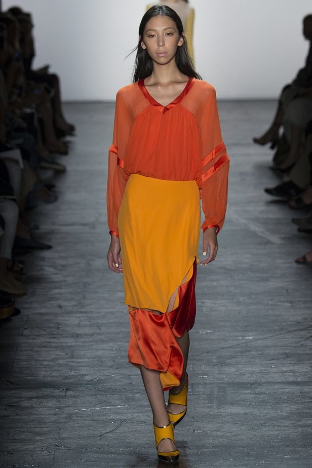 أنوثة وحيوية منعشة في عرض Prabal Gurung المبهر