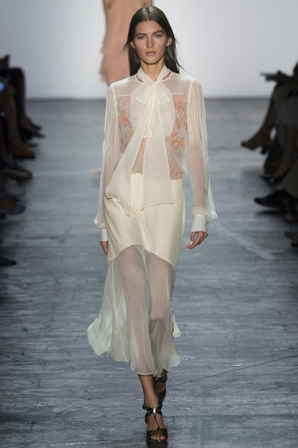 أنوثة وحيوية منعشة في عرض Prabal Gurung المبهر