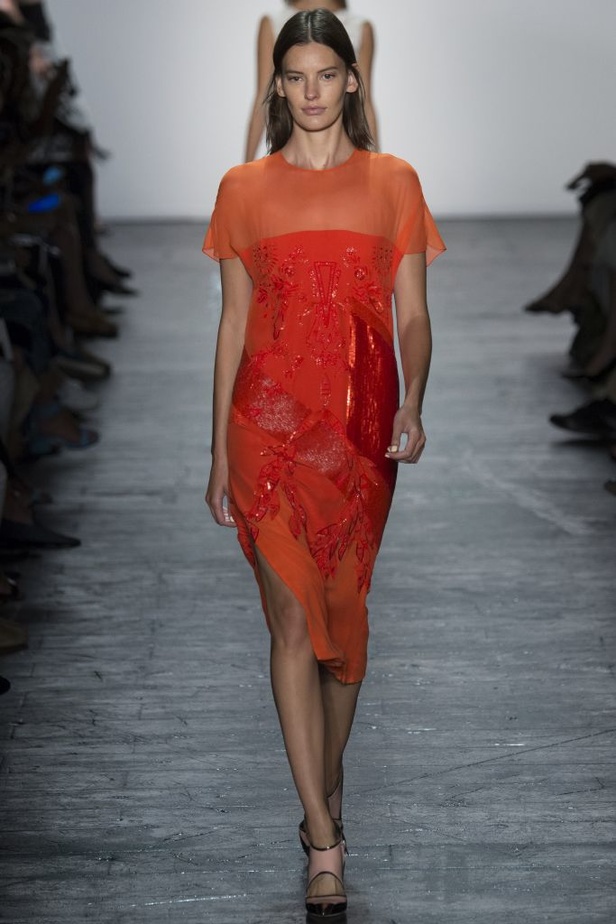 أنوثة وحيوية منعشة في عرض Prabal Gurung المبهر