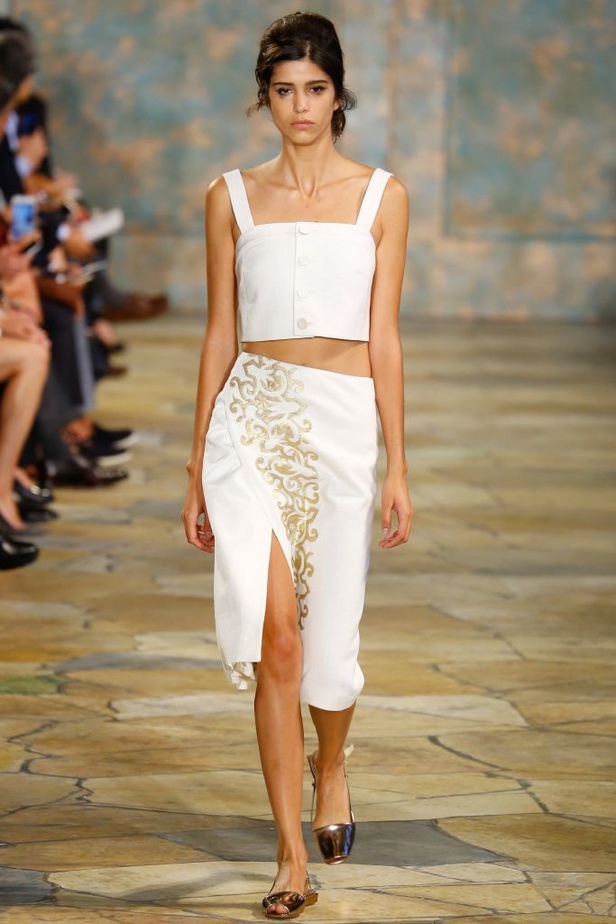 Tory Burch: أزياء صيفية حيوية ومريحة..