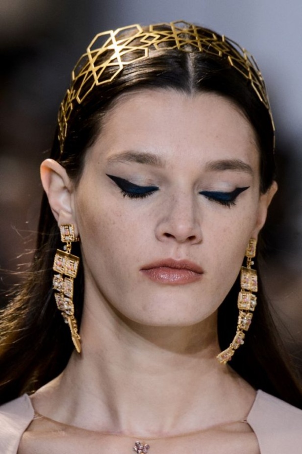  مجموعة ايلي صعب للأزياء الفاخرة لربيع وصيف 2017