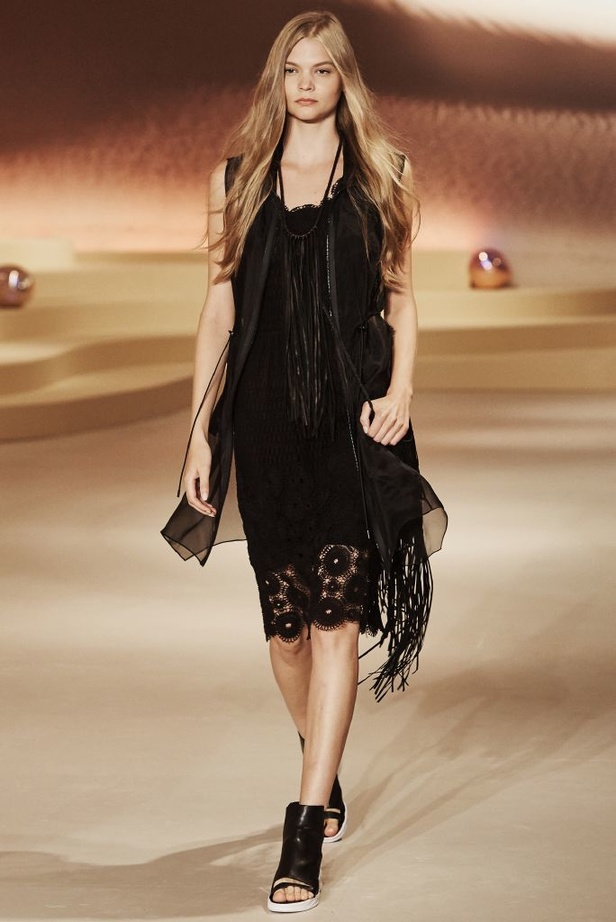 Elie Tahari: ستايل الشراشيب والأقمشة الشفافة لربيع 2016