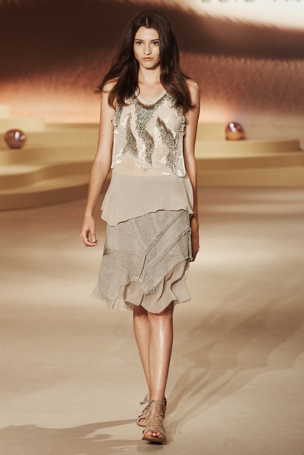 Elie Tahari: ستايل الشراشيب والأقمشة الشفافة لربيع 2016