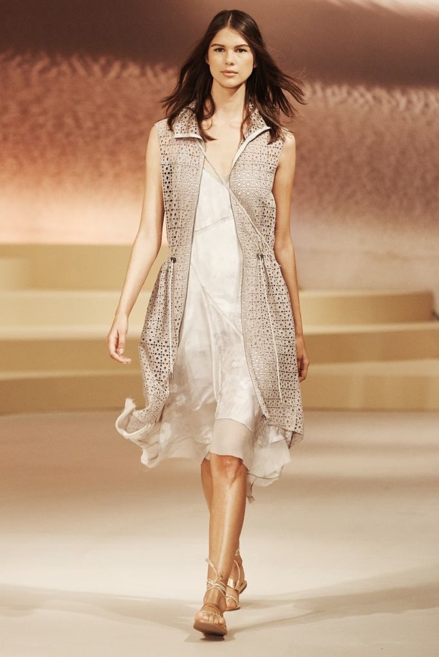 Elie Tahari: ستايل الشراشيب والأقمشة الشفافة لربيع 2016