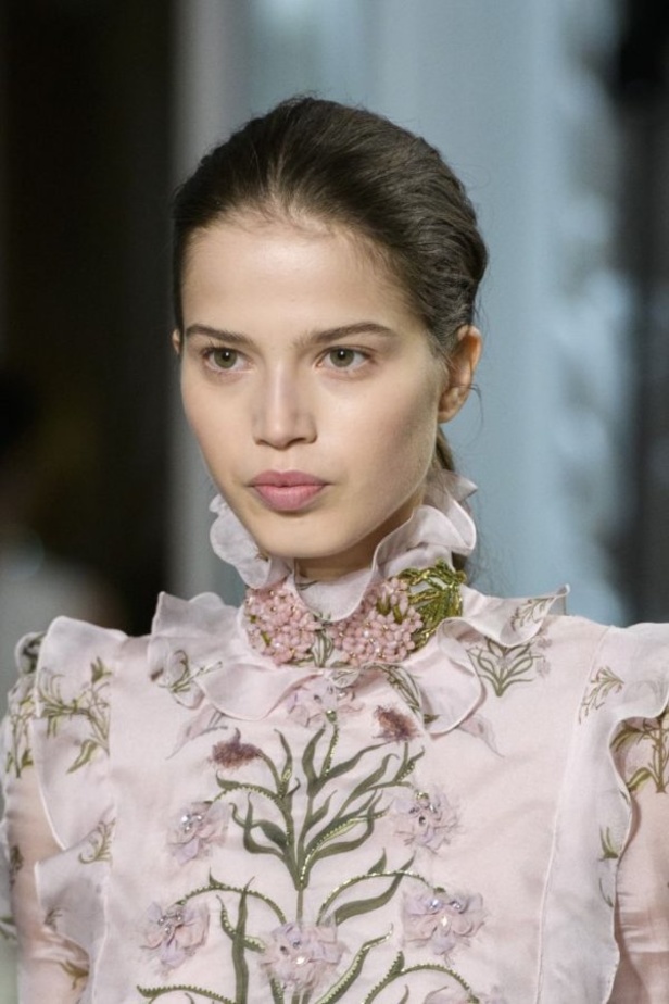 عرض ملكي لمجموعة جيامباتيستا فالي لربيع وصيف 2017