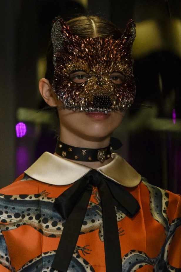 الازياء المشجرة بالوان مبهجة احدث موضة من دار غوتشي في شتاء 2018