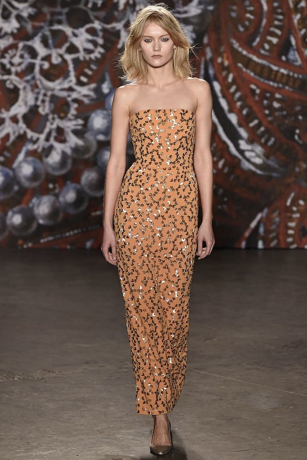 Jenny Packham.. الأناقة والأنوثة البراقة