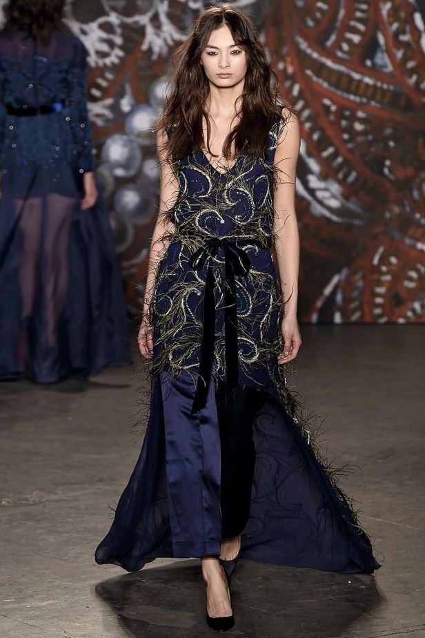 Jenny Packham.. الأناقة والأنوثة البراقة